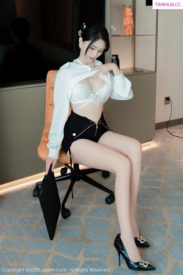   [XiuRen]高清写真图 2023.04.04 No.6520 艾希儿 短裙美臀第33张图片
